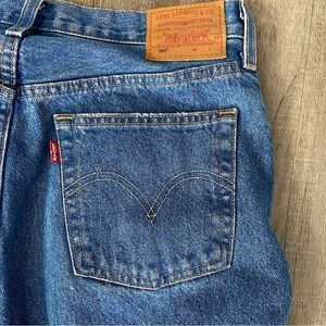 Levi’s Premium Women’s 501 Original Fit - Medium wash